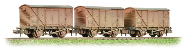Farish N 377635 Set of 3 BR Plywood Vans