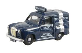 Classix EM76666 1/76th Austin A 35 Van Securicor Radio Patrol