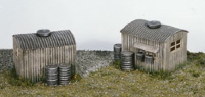 Wills OO SS22 Lamp Huts and Oil Drums
